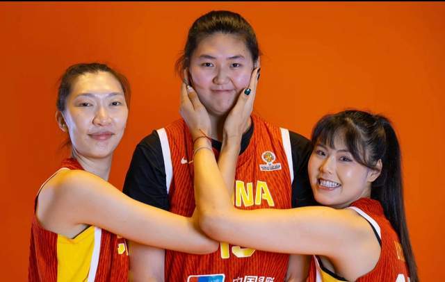 华体会-中国女篮今夜首发5人出炉！韩旭+杨舒予、陈明伶、罗欣棫、张曼曼